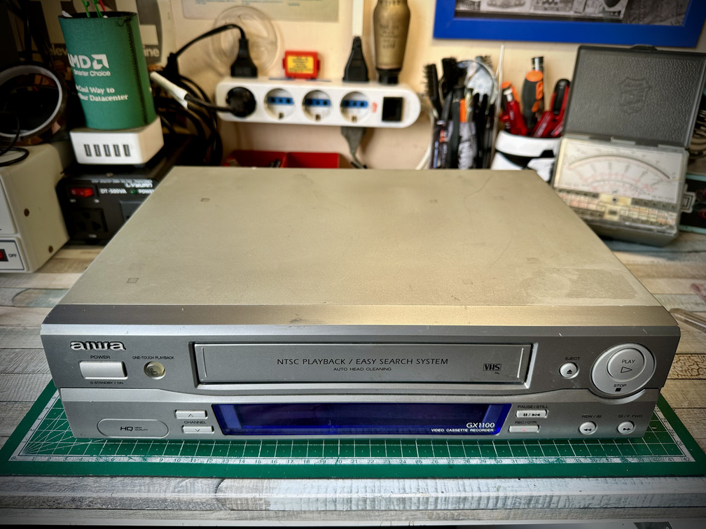 Vista interna del VCR AIWA GX1100 con cover aperta